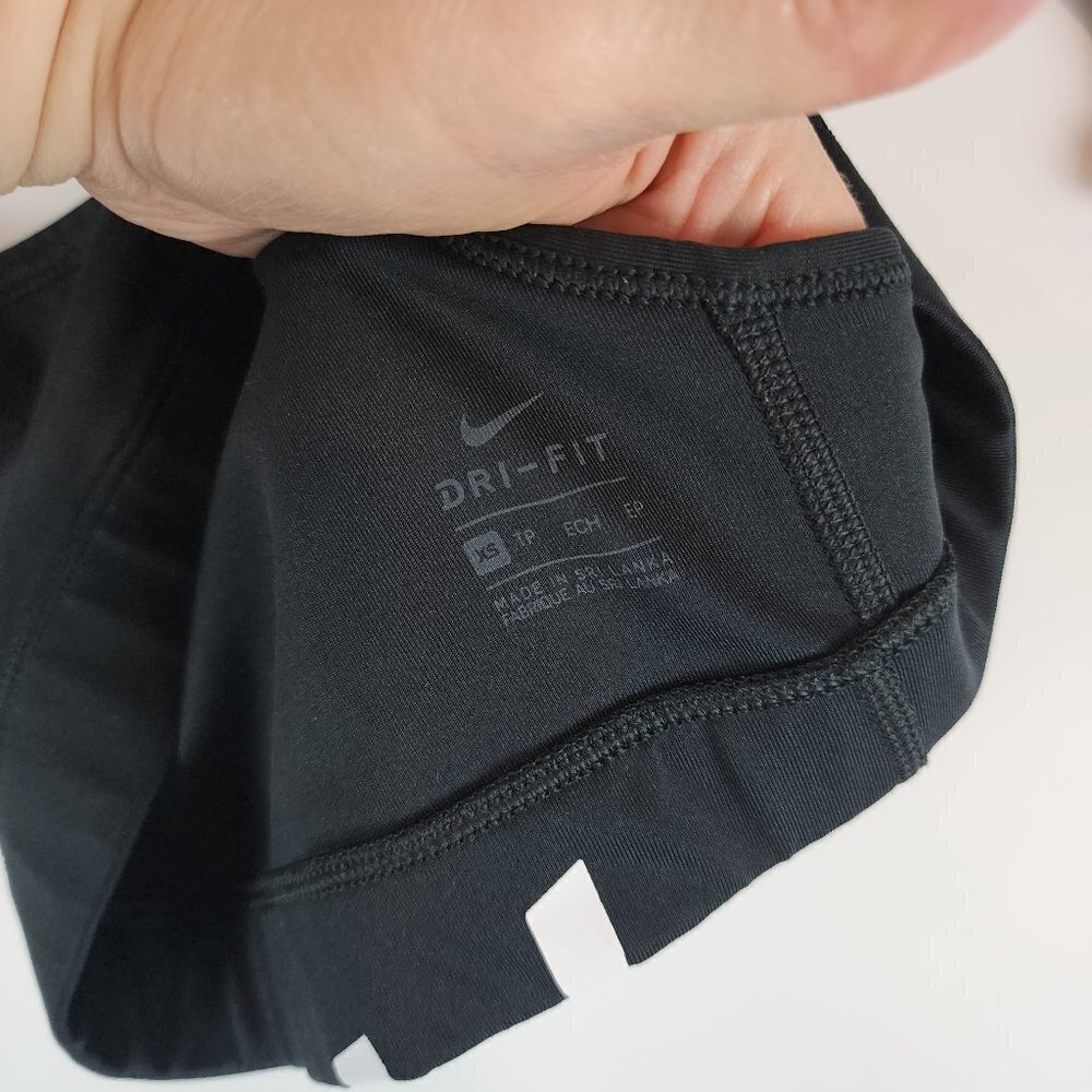 Nike Racerback Crisscross Strappy Sports Bra Black White LOGO Front sz XS - Picture 7 of 11